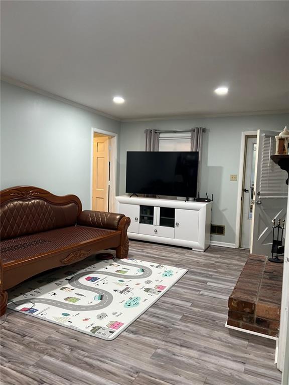 1017 Clifton Dr, Macon, GA 31204 - living area featuring wood finished floors, recessed lighting, crown molding, and baseboards