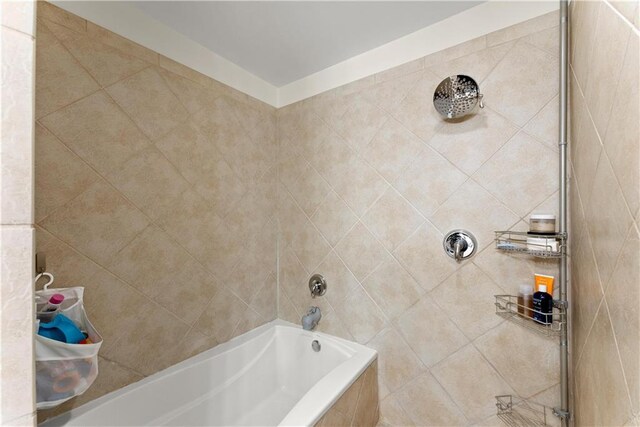 1382 Stirling Cir NW, Atlanta, GA 30318 - full bath featuring a bathing tub and tiled shower