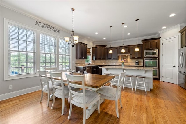 dining room featuring crown molding, a chandelier, recessed lighting, baseboards, and light wood-type flooring