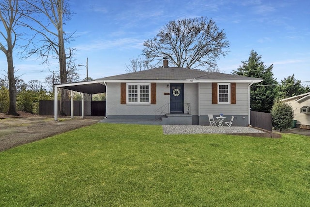 view of front facade featuring a carport and a front lawn