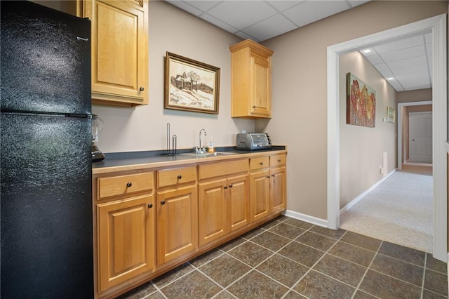 711 Wildcat Dr, Big Canoe, GA 30143 - kitchen featuring freestanding refrigerator, a paneled ceiling, a sink, dark tile patterned floors, and baseboards