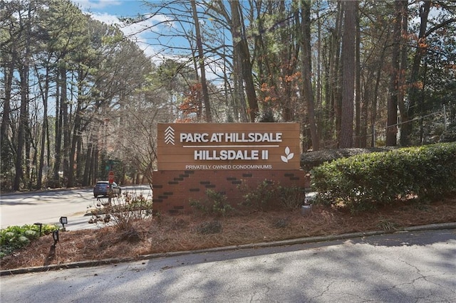 view of community / neighborhood sign