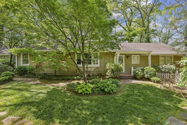 view of front of house with a front yard