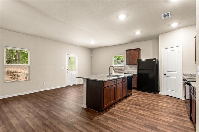 10786 Wheeler Trce, Hampton, GA 30228 - kitchen featuring black appliances, a sink, dark wood finished floors, a center island with sink, and recessed lighting