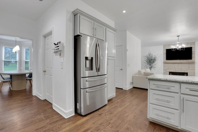 11280 Brookhollow Trl, Alpharetta, GA 30022 - kitchen featuring stainless steel fridge with ice dispenser, a chandelier, wood finished floors, baseboards, and gray cabinets