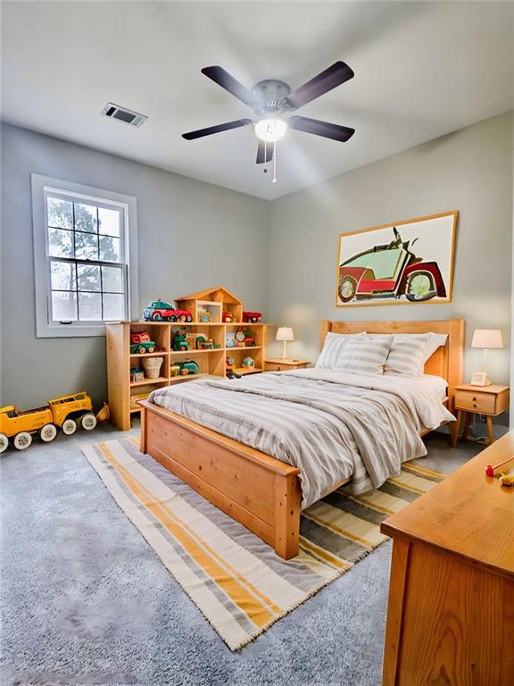 bedroom featuring ceiling fan