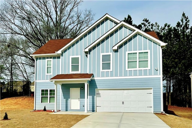 view of front facade with a garage