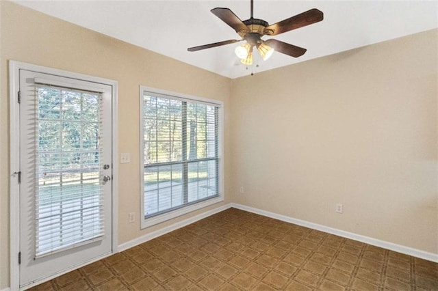 empty room with ceiling fan