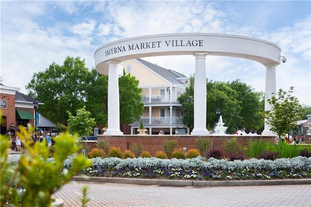 view of community / neighborhood sign