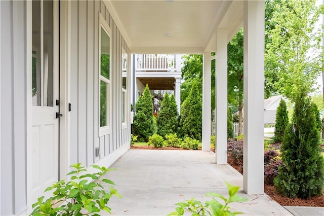 view of patio / terrace with covered porch