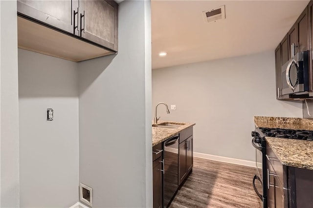 3046 Briarcliff Rd NE Unit 15, Atlanta, GA 30329 - clothes washing area featuring dark wood finished floors, bar with sink, baseboards, and recessed lighting