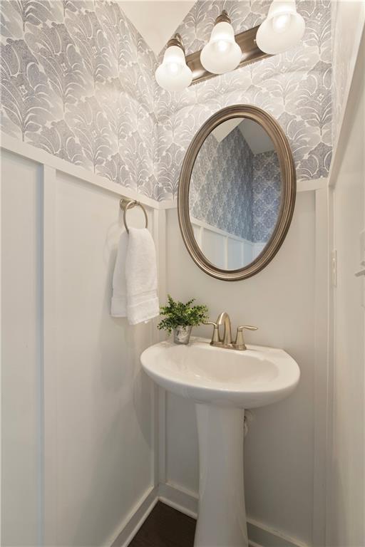 1962 Bainbridge Ln, Chamblee, GA 30345 - bathroom with wallpapered walls and baseboards