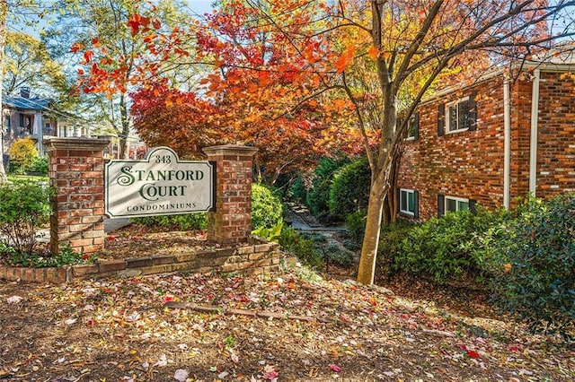 view of community / neighborhood sign