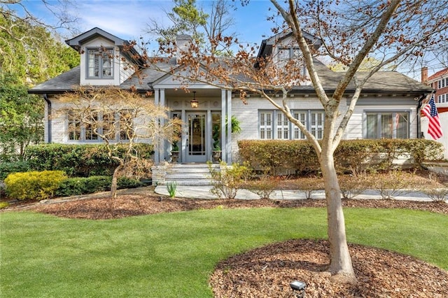 view of front of property featuring a front lawn and brick siding