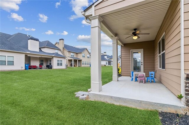 view of yard with ceiling fan