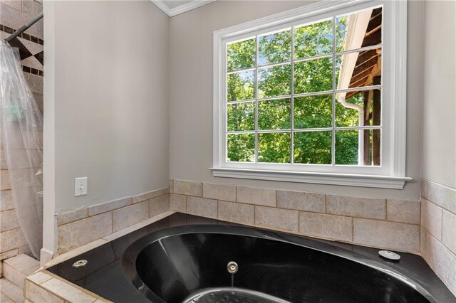 full bath featuring a whirlpool tub, a tile shower, and ornamental molding