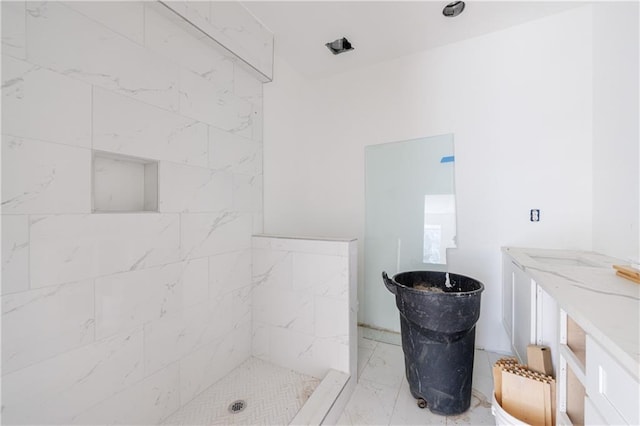 bathroom featuring tiled shower