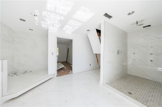 bathroom featuring tiled shower