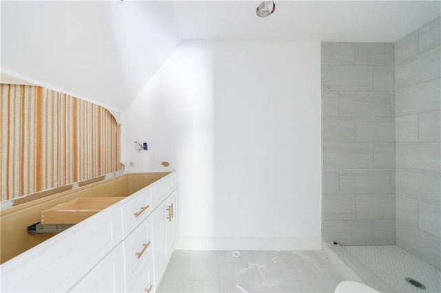 bathroom with tiled shower