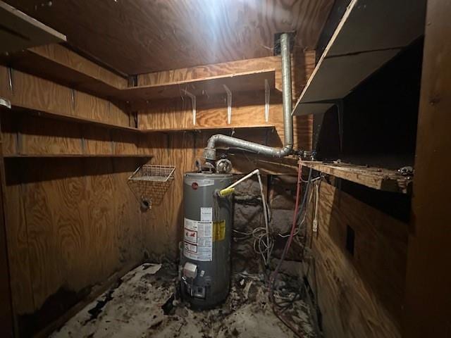 2588 Sandtown Rd SW, Marietta, GA 30060 - utility room featuring water heater