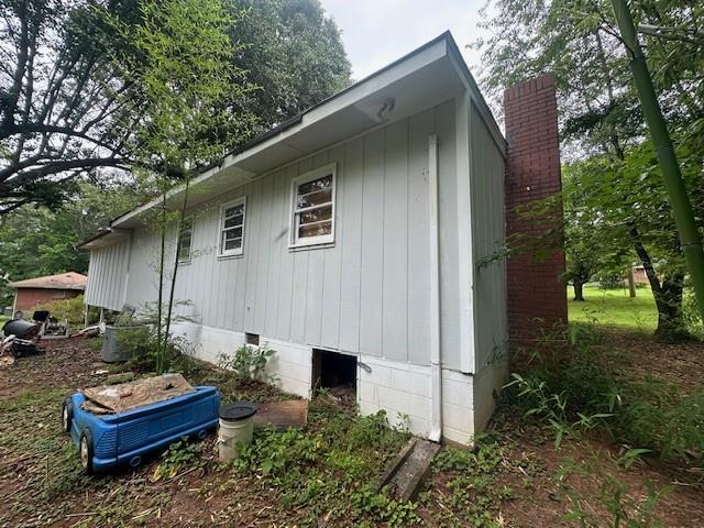2588 Sandtown Rd SW, Marietta, GA 30060 - view of side of property featuring crawl space