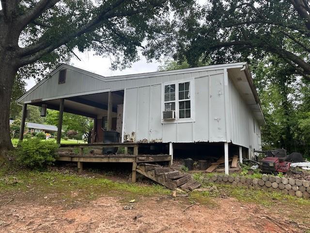 2588 Sandtown Rd SW, Marietta, GA 30060 - view of side of home with cooling unit