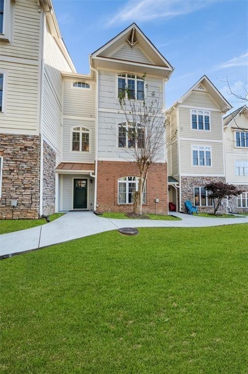 view of front of property with a front lawn