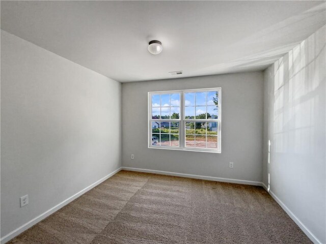 spare room with carpet flooring