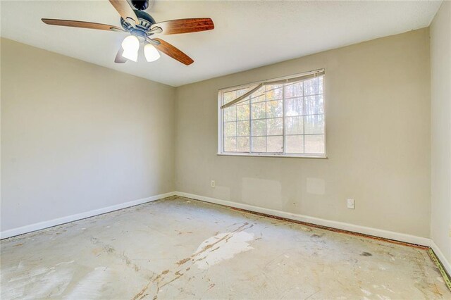 empty room featuring ceiling fan