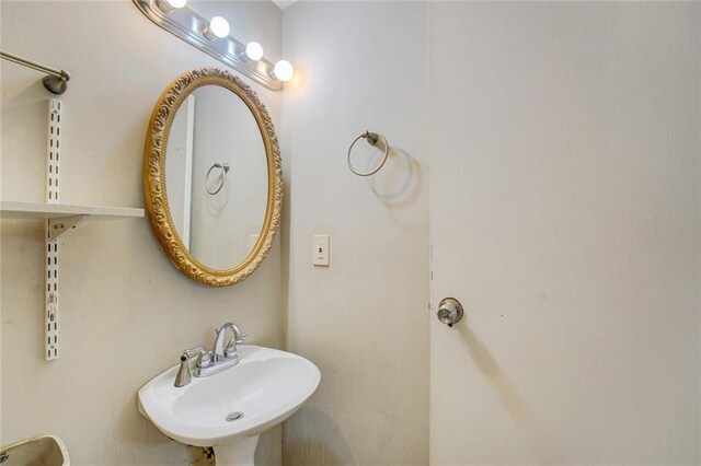 bathroom with sink