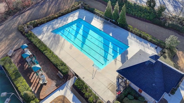 view of swimming pool