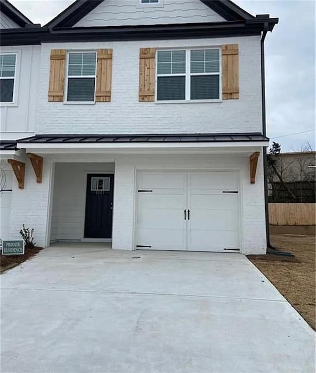 view of front facade featuring a garage