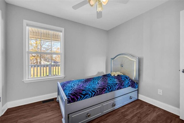 bathroom with vanity, toilet, and a shower with shower curtain