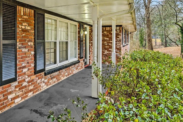 doorway to property with covered porch