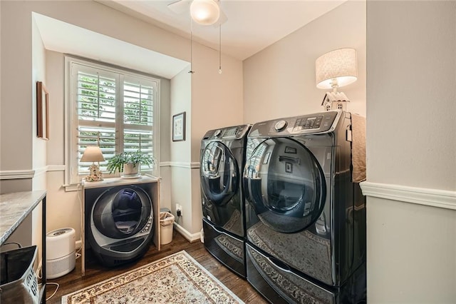 2917 Townley Cir, Atlanta, GA 30340 - laundry area featuring washer and clothes dryer, dark wood finished floors, and a ceiling fan