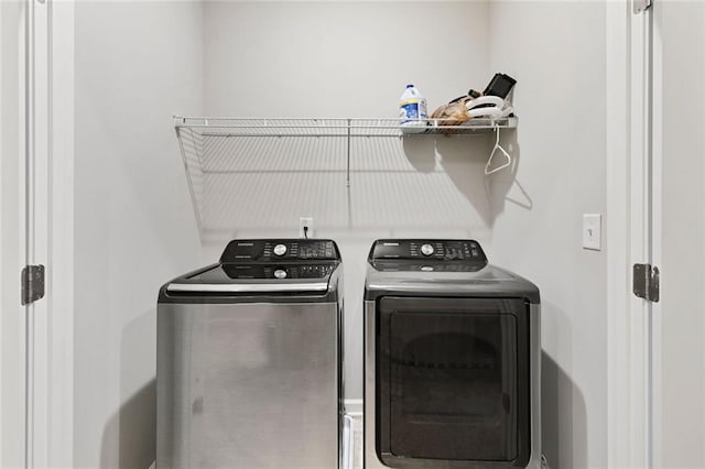 1954 Summit Trace Cir NW, Atlanta, GA 30318 - laundry area with washing machine and clothes dryer