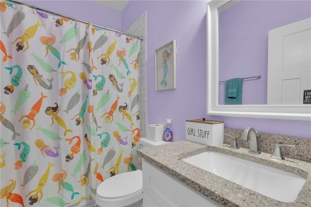 1033 Lanier Ave, Gainesville, GA 30501 - full bathroom featuring curtained shower, vanity, and toilet