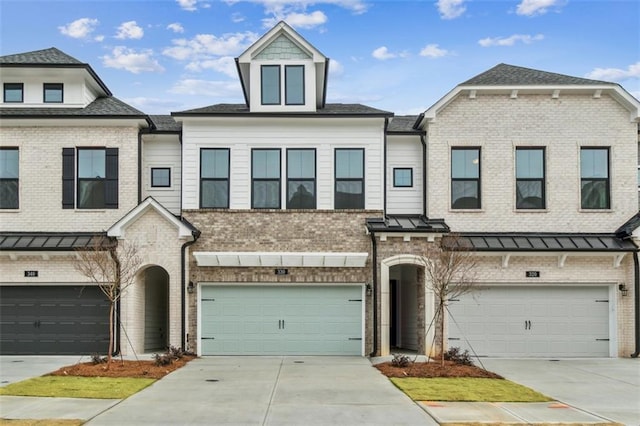 townhome / multi-family property featuring a garage