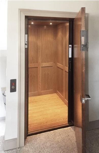 room details with elevator