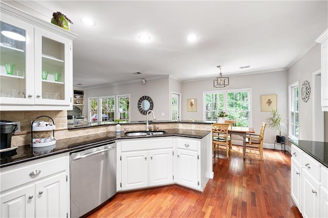 1558 Amberwood Creek Dr NW, Kennesaw, GA 30152 - kitchen featuring dishwasher, ornamental molding, light wood-type flooring, tasteful backsplash, and a peninsula