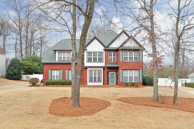 view of front of house featuring a front lawn