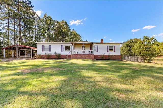 view of front of home featuring a porch, a carport, and a front lawn