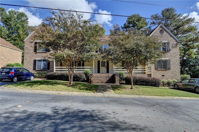 view of front of property featuring covered porch and a front yard