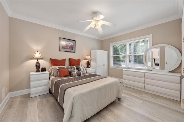 bedroom featuring ceiling fan, crown molding, and light hardwood / wood-style floors