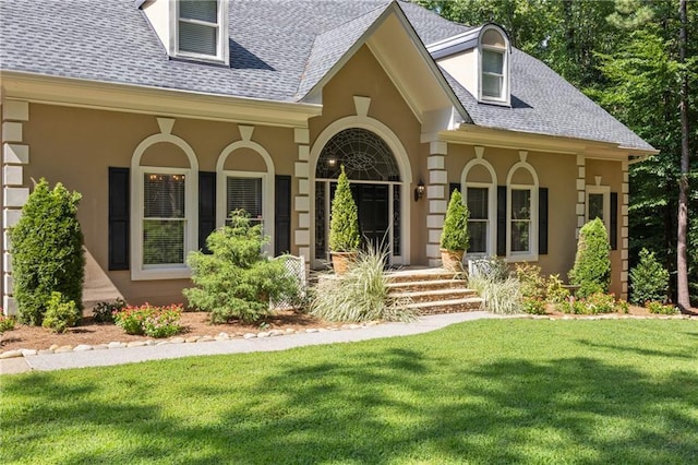 property entrance featuring a yard