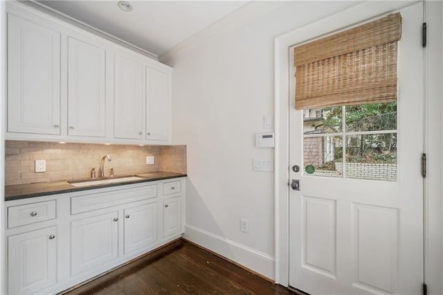 interior space with crown molding, dark hardwood / wood-style floors, and sink