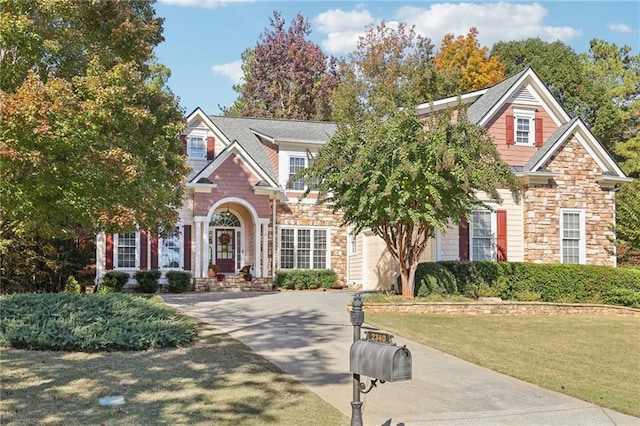 craftsman house featuring a front yard