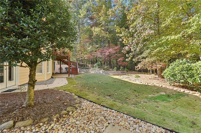 view of yard featuring a patio