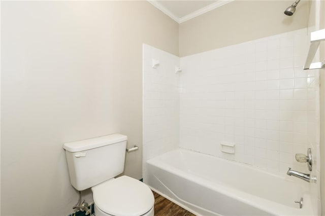 bathroom featuring crown molding, toilet, wood finished floors, and shower / bathtub combination