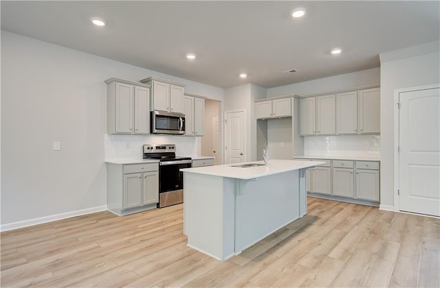 20 Fayme Ct, Newnan, GA 30263 - kitchen with stainless steel appliances, a sink, backsplash, light wood-style flooring, and recessed lighting